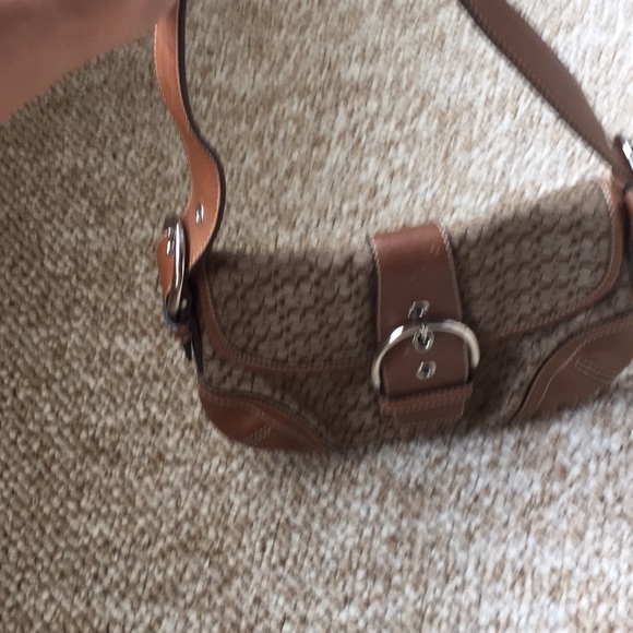 Coach - Picture 2 of 5